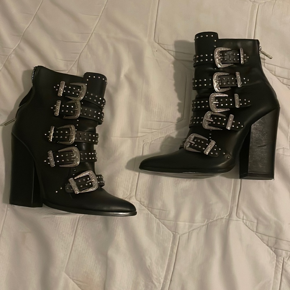 Size 7 Steven Madden black boots